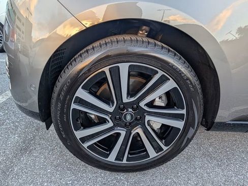 Used 2023 Land Rover Range Rover SE image 6