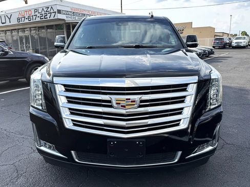 Used 2018 Cadillac Escalade Platinum AWD/4WD image 2