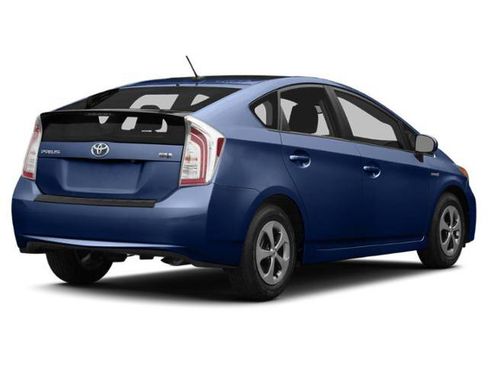 Used 2015 Toyota Prius Two FWD image 2