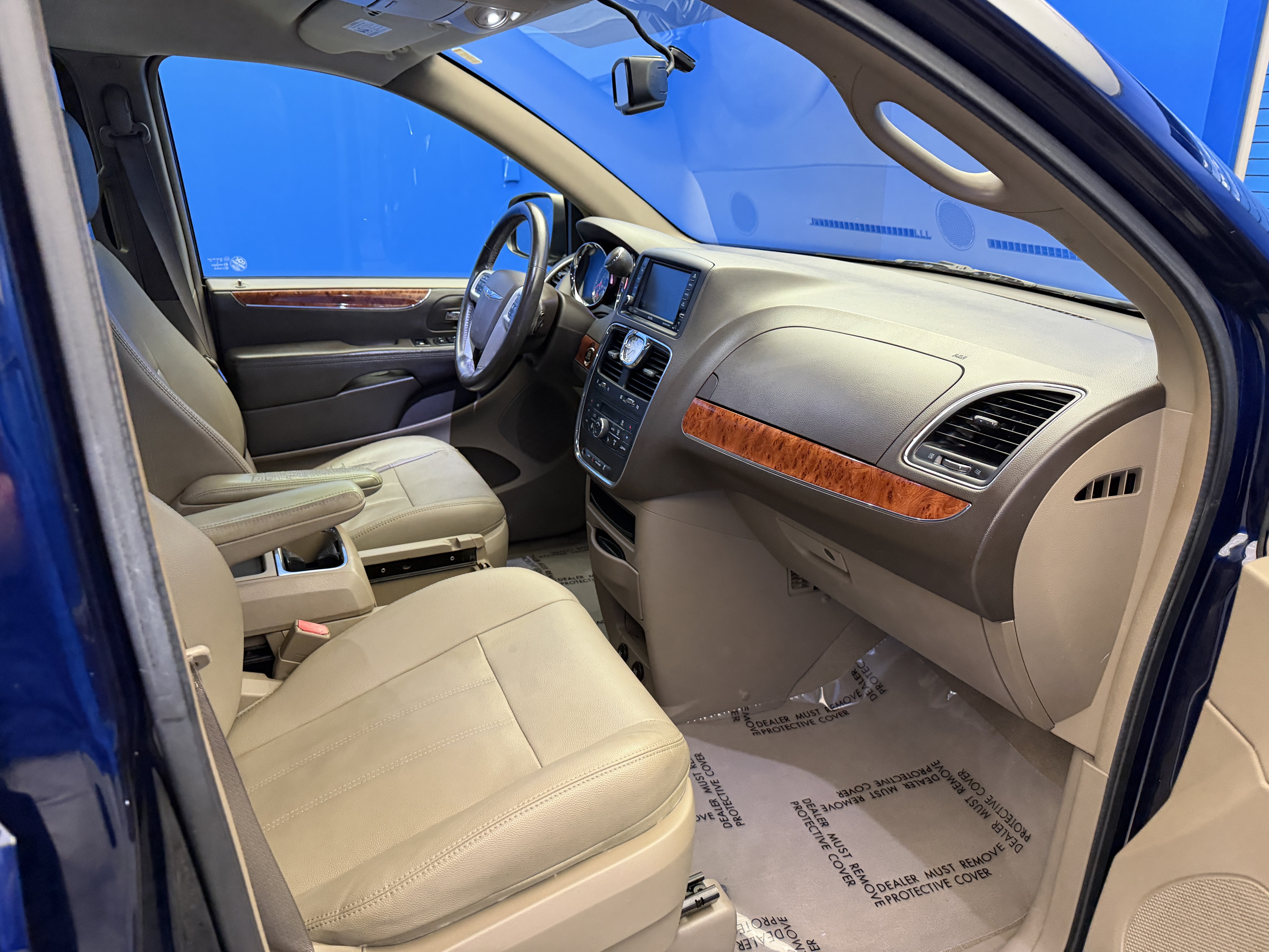 Used 2015 Chrysler Town & Country Touring w/ Driver Convenience Group FWD image 28
