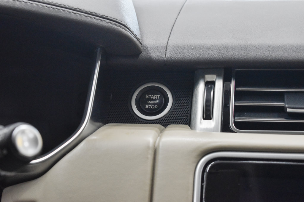 Used 2018 Land Rover Range Rover HSE AWD/4WD image 25