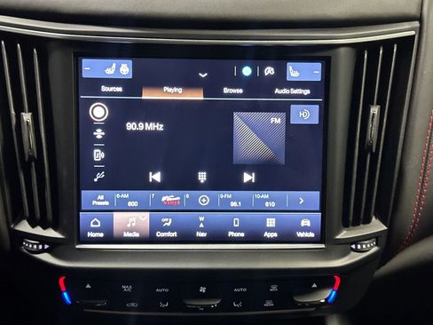 Used 2024 Maserati Levante GT Ultima image 35