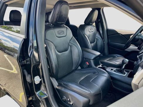 Used 2016 Jeep Cherokee Overland w/ Technology Group FWD image 27