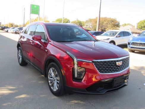 Used 2024 Cadillac XT4 Premium Luxury image 4