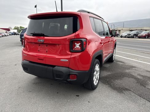 Used 2019 Jeep Renegade Latitude w/ Cold Weather Group AWD/4WD image 3