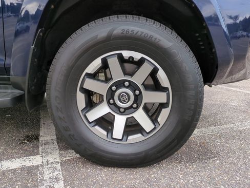 Used 2019 Toyota 4Runner TRD Off-Road Premium AWD/4WD image 11