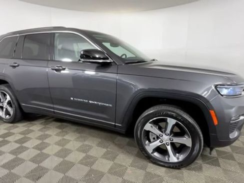 Used 2023 Jeep Grand Cherokee 4WD 4xe image 2
