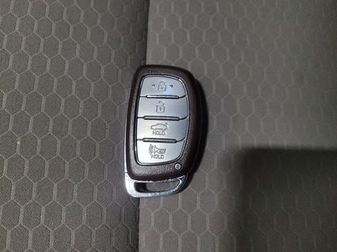Used 2020 Hyundai Elantra Value Edition FWD image 32