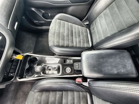 Used 2020 Mitsubishi Outlander SE image 26