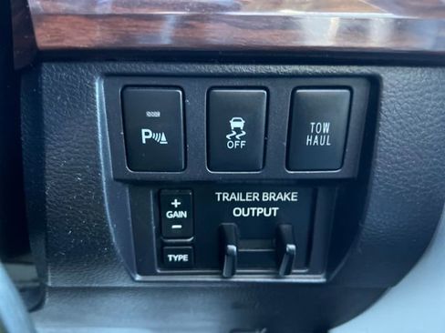 Used 2016 Toyota Tundra Limited image 24