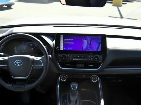 Used 2024 Toyota Grand Highlander FWD image 41