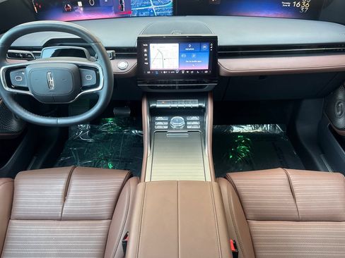 Used 2026 Lincoln Nautilus Reserve AWD/4WD image 13