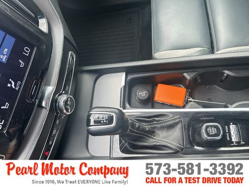 Used 2021 Volvo XC60 T5 R-Design AWD/4WD image 17