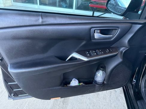 Used 2017 Toyota Camry SE FWD image 14