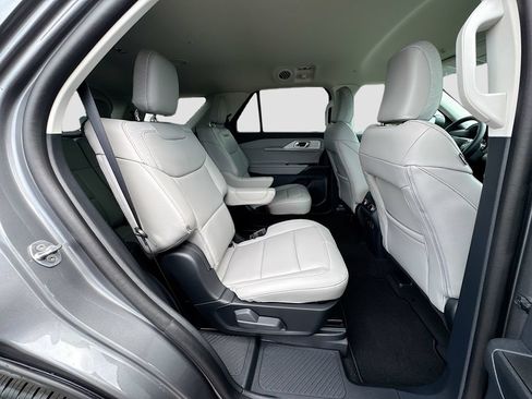 New 2026 Ford Explorer Active w/ Active Comfort Package RWD image 28