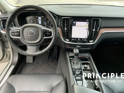 Used 2020 Volvo S60 T5 Momentum FWD image 15
