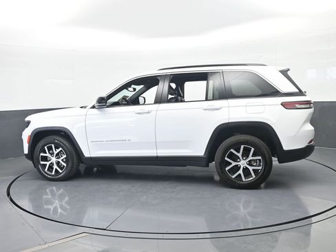 Used 2024 Jeep Grand Cherokee Limited image 3