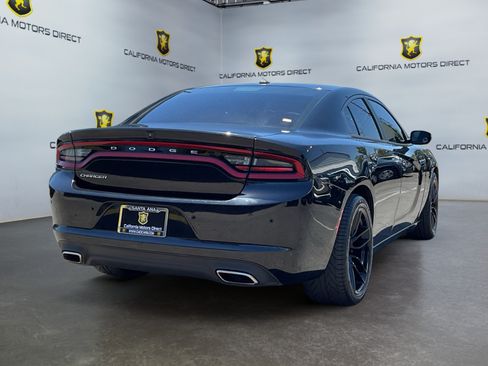Used 2020 Dodge Charger SXT w/ Leather Interior Group RWD image 5