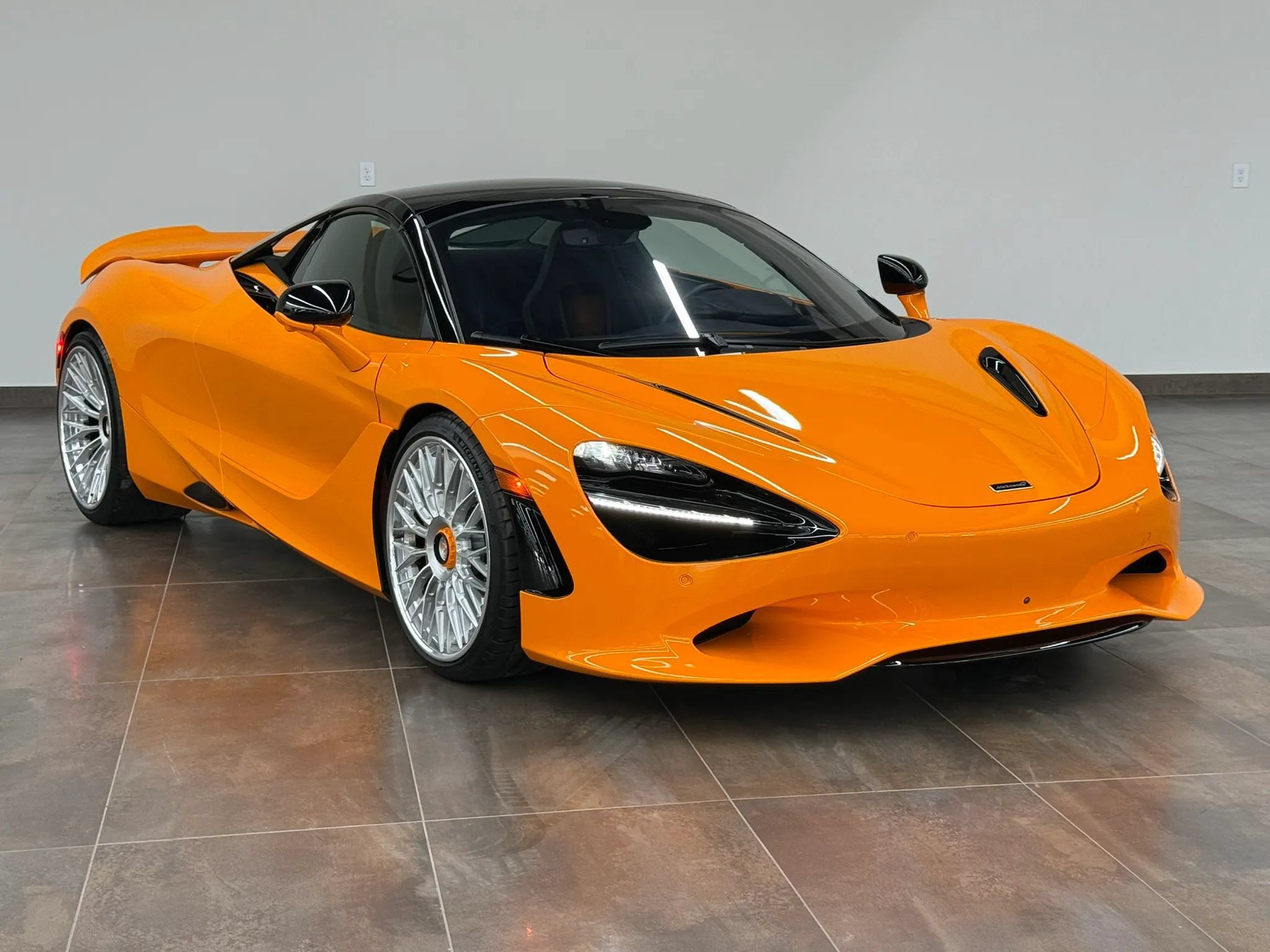 Used 2025 McLaren 750S Spider RWD image 21