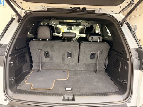 Used 2024 GMC Acadia AT4 image 10