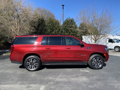 Used 2022 GMC Yukon XL AT4 image 10