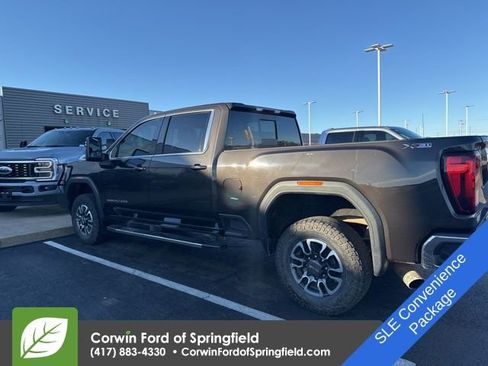 Used 2021 GMC Sierra 2500 SLE w/ SLE Value Package; image 3
