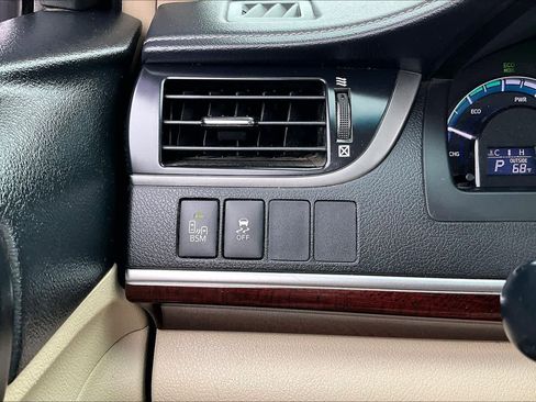 Used 2012 Toyota Camry XLE w/ Leather Pkg FWD image 34