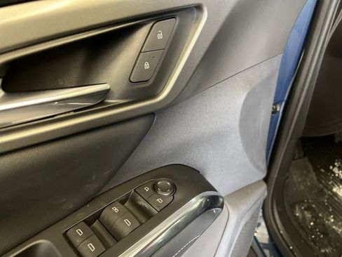 Used 2024 Chevrolet Traverse LT w/ Midnight/Sport Edition image 24