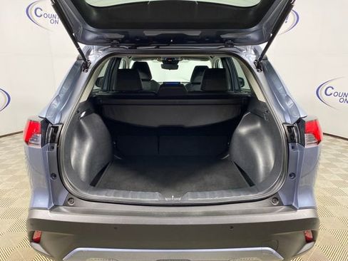 Used 2024 Toyota Corolla Cross XLE image 5