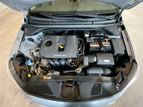 Used 2017 Hyundai Elantra SE image 24