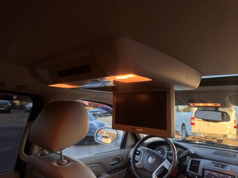 Used 2014 Cadillac Escalade ESV Luxury image 27