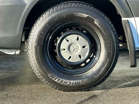 Used 2016 Mercedes-Benz Sprinter 2500 image 28