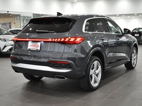 Used 2025 Audi Q5 Premium Plus w/ Premium Plus AWD/4WD image 11