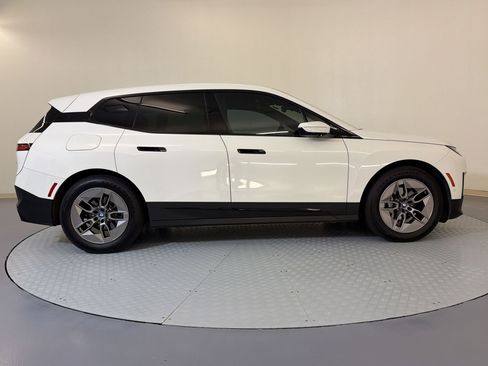 Used 2022 BMW iX xDrive50 w/ Convenience Package AWD/4WD image 8