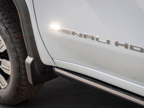 Used 2026 GMC Sierra 3500 Denali w/ Denali Reserve Package AWD/4WD image 27