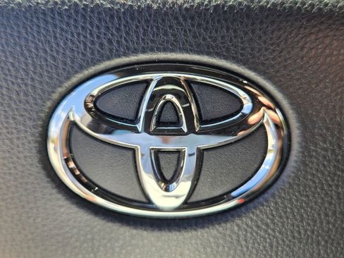 Used 2025 Toyota Sequoia Platinum image 34