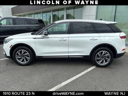 Certified 2024 Lincoln Corsair AWD w/ Equipment Group 101A image 2
