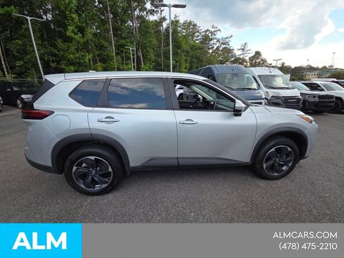 Used 2024 Nissan Rogue SV FWD image 13