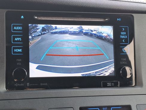 Used 2017 Toyota Sienna SE Premium image 22