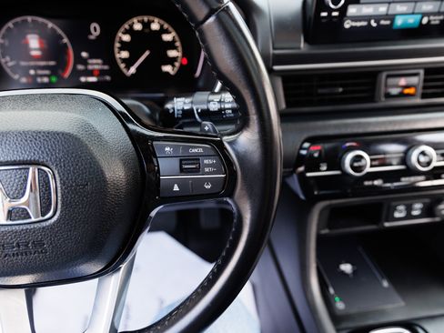 Used 2024 Honda Pilot Touring image 18