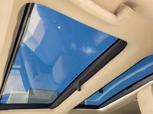 Used 2014 Land Rover LR2 image 15