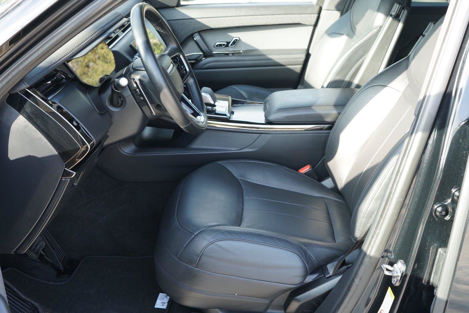 Used 2025 Land Rover Range Rover Sport SE AWD/4WD image 9