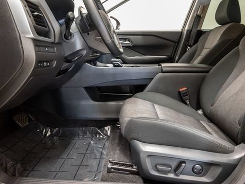 Used 2025 Nissan Rogue SV FWD image 11