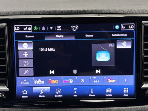 Used 2025 Chrysler Pacifica Limited FWD image 36