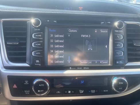 Used 2016 Toyota Highlander Limited Platinum image 16