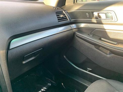 Used 2019 Ford Explorer XLT image 23