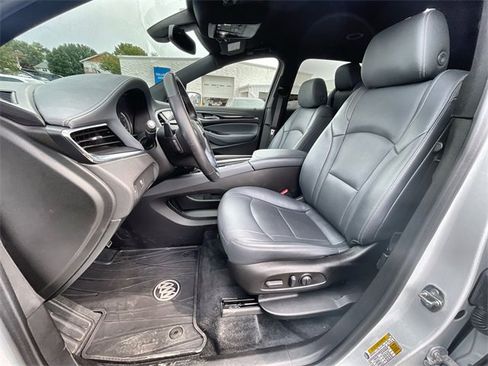 Used 2022 Buick Enclave Essence image 18