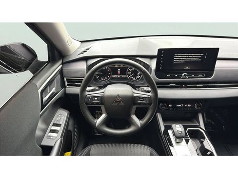 Used 2026 Mitsubishi Outlander ES FWD image 25