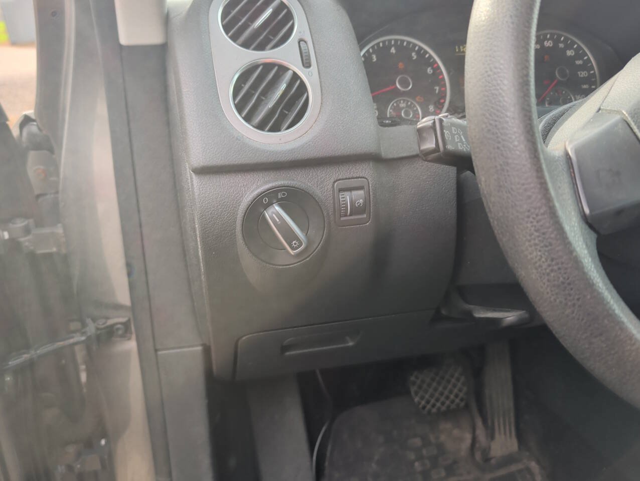Used 2011 Volkswagen Tiguan S FWD image 33