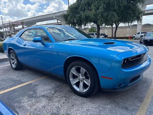 Used 2019 Dodge Challenger SXT w/ Driver Convenience Group RWD image 6